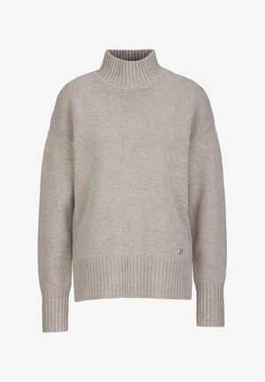 Lichtbeige coltrui gemaakt van zacht breimateriaal. Heeft ribbels aan de mouwen en onderkant, met een klein metallic logo accent aan de zijkant.