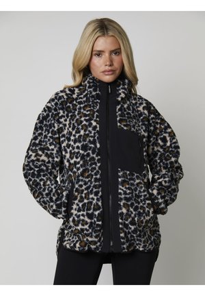 Luipaardprint fleece jack met zwarte accenten, hoge kraag, ritssluiting aan de voorkant en twee zijzakken. Zachte textuur en een relaxed fit.