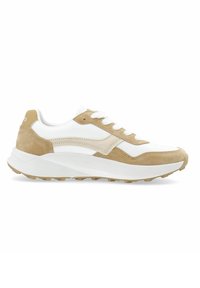 Sneaker mit einem Obermaterial aus weißem Leder und beigen Wildlederakzenten, ausgestattet mit einer strukturierten Sohle und Schnürsenkeln, die für Komfort und Vielseitigkeit konzipiert sind.