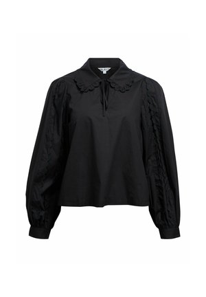 Chemise noire à manches longues avec un col, ornée de bords froncés et de détails de panneaux texturés le long des manches. Matière en coton doux.