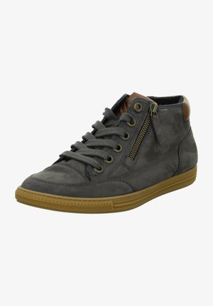 Graue High-Top-Sneaker aus strukturiertem Leder, ausgestattet mit einer Gummisohle, Schnürverschluss, seitlichem Reißverschluss und braunen Lederdetails.