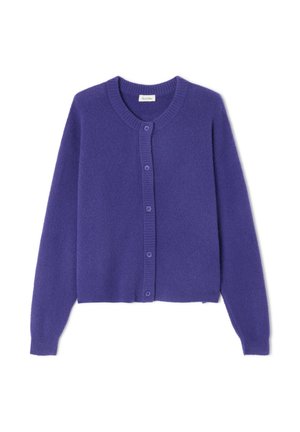 Paarse cardigan van zacht materiaal, met een ronde halslijn, lange mouwen en een knoopsluiting aan de voorkant. Getextureerde ribbelzoom en manchetten.