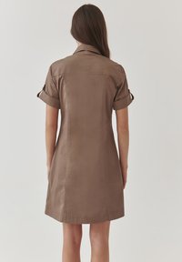 TATUUM SAPRITI - Paitamekko - khaki light