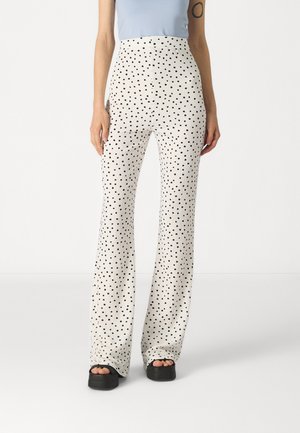 ONLHILLARY FLARED PANT - Trousers - cloud dancer
