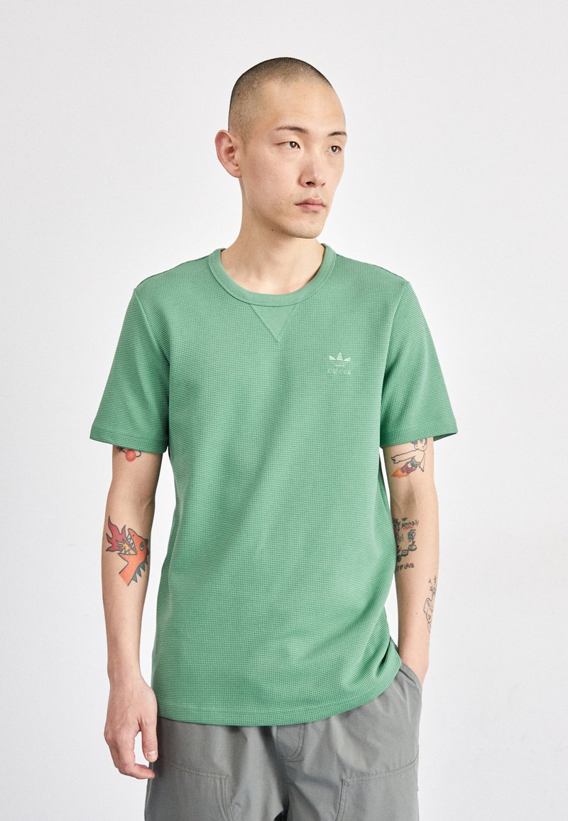 adidas Originals ESS W TEE - Basic T-shirt - preloved green