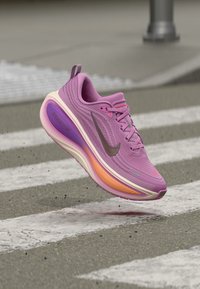 Ikke valgt, light magenta/black/pink foam/bright violet/orange pulse/bright crimson