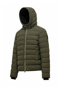 Giacca puffer verde oliva con zip frontale, cappuccio e tasche laterali. Caratterizzata da un design trapuntato e polsini elastici per una vestibilità aderente.