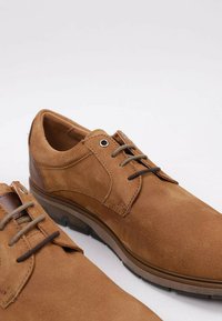 HUNE KULLENS - Chaussures à lacets - cuero