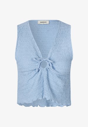 Hellblaues ärmelloses Oberteil mit V-Ausschnitt, das ein strukturiertes, wellenförmiges Muster und ein gerafftes Detail in der Mitte vorne mit einer runden Öffnung aufweist.