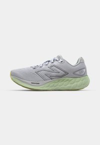 FRESH FOAM 680 V8 - Road running shoes - white