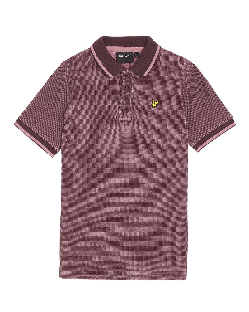 Polo bordeaux avec un motif texturé, manches courtes, bord rose sur le col et les poignets, et un petit logo jaune sur la poitrine.