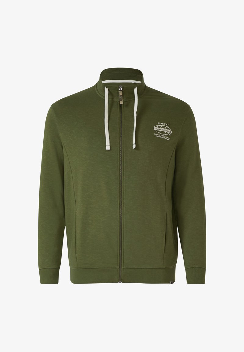 Zaļš rāvējslēdzēja džempera jaka ar augstu apkakli, baltām auklām un mazu baltu logotipa tekstu uz kreisās krūšu puses.