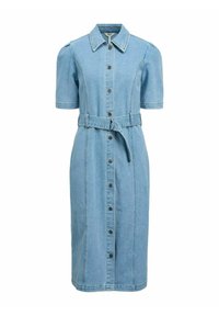 Vestido camisa de mezclilla en azul claro con botón delantero, mangas cortas abullonadas y cintura ceñida. Presenta costuras en contraste y cuello clásico.