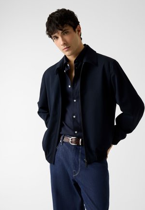 - Kurtka przejściowa