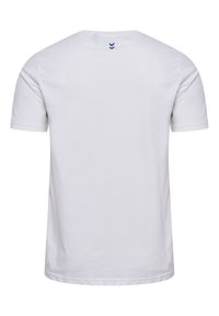 Vit bomullströja med kort ärm, rund halsringning och en blå zigzagdetalj vid nacköppningen. Slät textur, avslappnad passform.