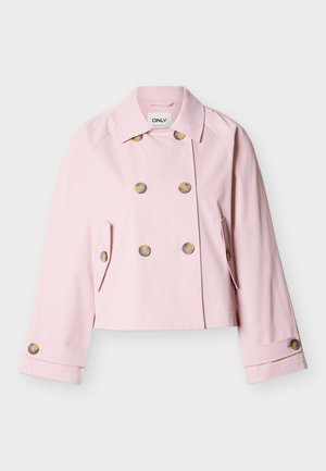 Ροζ διπλόμπουτο κοντό σακάκι με έξι καφέ κουμπιά, δύο εμπρόσθιες τσέπες με καπάκι και γιακά σε λευκό φόντο.