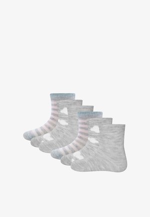 Six pairs of ankle socks, three grey with white cloud patterns and three with pink and grey stripes, arranged in alternating order.