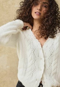 Next GEM TEXTURED - REGULAR FIT - Strickjacke - white ecru