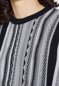 Vintage Supply Maglione - black