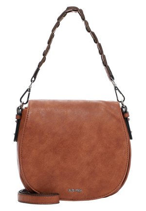 Bolso bandolera de cuero marrón con solapa curva y correa de hombro desmontable con estampado, cierres plateados y pequeño detalle de logo metálico.