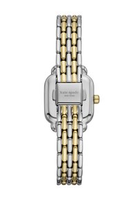 Guld- och silverfärgad metallarmbandsur med rektangulärt hölje, som har en blandad länkdesign och ett ingraverat märke på baksidan.