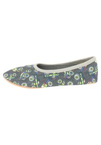 Ballet flats, grijze stof met meerkleurige tractorpatronen, ronde neus, beige rand, lichte constructie, met een flexibele rubberen zool.