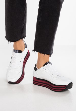 Sneakers - white