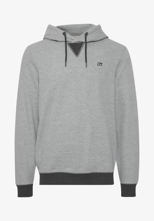 Pilkas džemperis su minkšta medžiaga, turintis kengūros kišenę. Grioveliai ant rankovių ir apačios, su juoda trikampio akcentu ir logotipo detale.