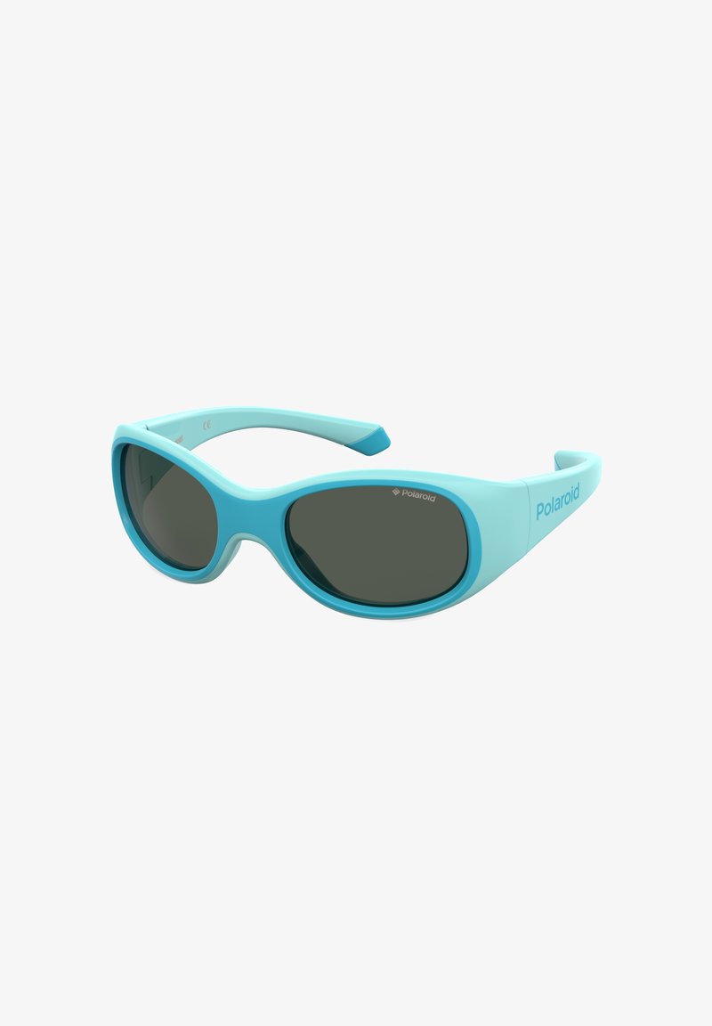 Occhiali da sole in plastica turchese con lenti scure. Design della montatura curva con finitura lucida e logo del marchio visibile sulla tempia.