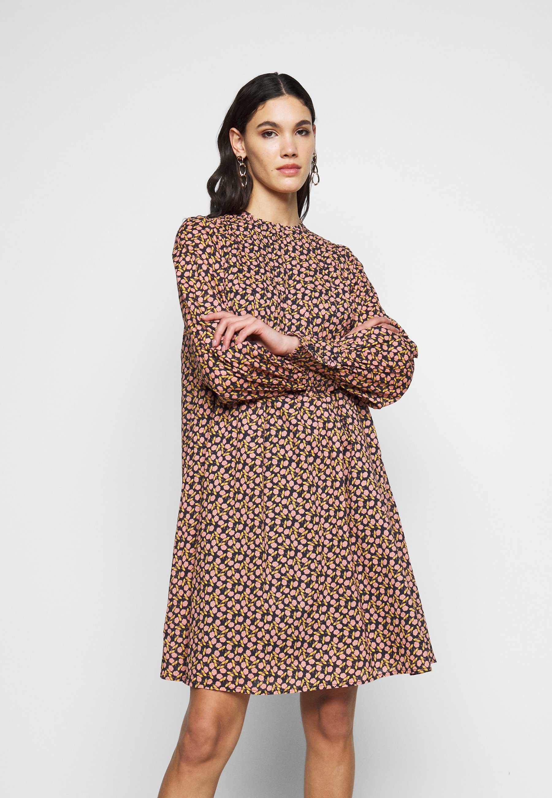 workplace casual dress code