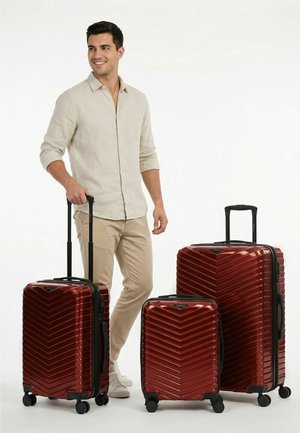 Redolz, ESSENTIALS 18 2.0 4 ROLLEN KOFFERSET 3-TEILIG MIT DEHNFALTE UNISEX - Kofferset - metallic-red shiny