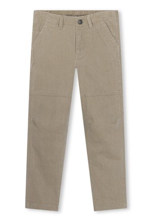 Pantalons en coton beige avec une coupe droite, dotés de poches avant, de passants de ceinture et de panneaux latéraux pour une texture et un détail supplémentaires.