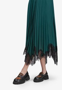 V73 RAJA - Instappers - nero