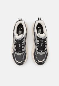 Puma MORPHIC RETRO UNISEX - Zapatillas - black/frosted ivory