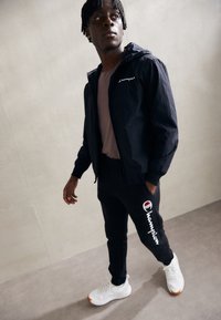 Champion ICONS CUFF PANTS LARGE LOGO - Pantalones deportivos - black