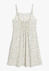 Blumenmusterkleid mit verstellbaren Spaghettiträgern, das ein gerafftes Oberteil hat, in hellem Cremeton mit blauen Blumen. Weicher Stoff, fließendes Design.