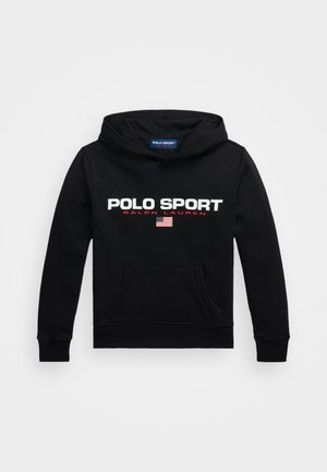Sweatshirt negru cu un buzunar în față, manșete ribbate și glugă cu șnur ajustabil. Logo-ul îndrăzneț "POLO SPORT" în alb și roșu.