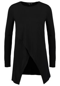 Maglia nera a maniche lunghe con scollatura rotonda, caratterizzata da un design incrociato sul davanti e un orlo posteriore leggermente più lungo. Tessuto morbido.