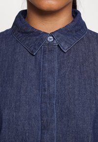 Vero Moda Petite VMNILY  - Blusa - dark blue denim