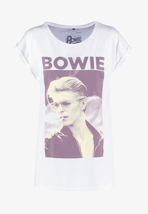 Tricou alb cu un print grafic ce ilustrează un bărbat cu ochelari de soare și o țigară, etichetat "BOWIE" cu text violet îndrăzneț. Mâneci scurte.