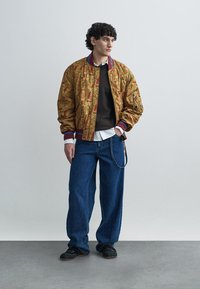 Vivienne Westwood REVERSIBLE BERNARDO - Bomber stiliaus striukė - gold-colored/black