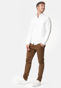 INDICODE JEANS BUCKNER - Nohavice chinos - rubber