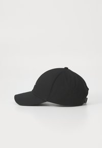 Black baseball cap made of cotton, featuring a curved brim and structured crown with a rear adjustable strap. Smooth texture, minimal design.