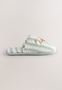 Chausson bleu clair en matière texturée et duveteuse avec un motif rayé. Dispose d'une semelle douce moulée et de détails brodés colorés.