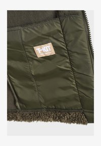 Non sélectionné, dark olive