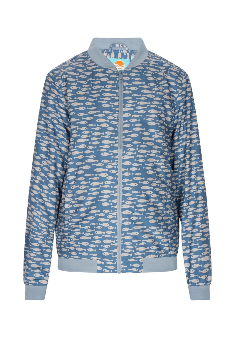 Giacca bomber blu con motivo di pesci in bianco. Realizzata in materiale leggero, presenta una chiusura con zip e polsini e orlo a coste.