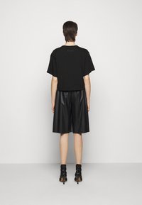 MM6 Maison Margiela Triko s potiskem - black