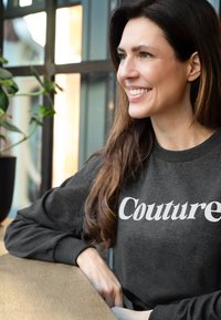 JE M'APPELLE Sweater - grijs