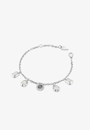 Silberner Charm-Armband mit vier Anhängern: rechteckig, tropfenförmig und kreisförmig mit klaren Steinen, alle an einer verbundenen Kette befestigt.