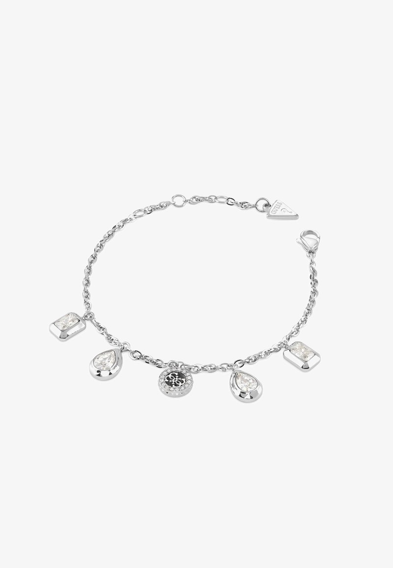 Bracelet en argent avec quatre pendentifs : rectangulaire, en goutte d'eau et circulaire avec des pierres claires, tous attachés à une chaîne maillée.